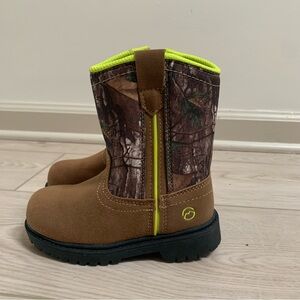 Magellan toddler camo and neon boots size 9